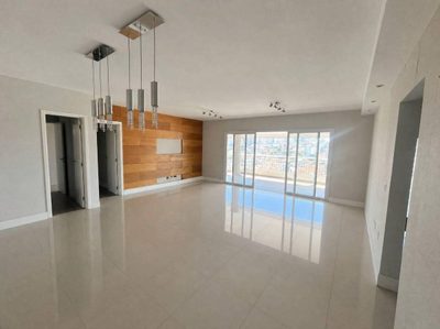 Apartamento, 3 quartos, 198 m² - Foto 2