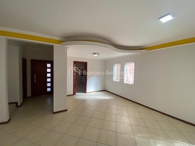 Casa, 4 quartos, 242 m² - Foto 1
