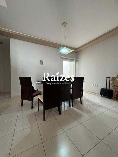 Casa, 4 quartos, 253 m² - Foto 2