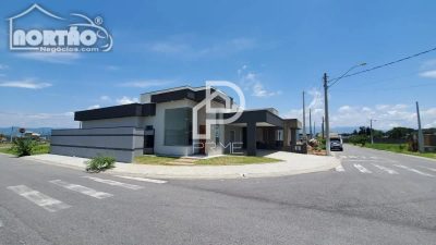 Casa, 5 quartos, 152 m² - Foto 1