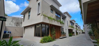Casa, 4 quartos, 260 m² - Foto 1