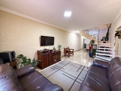 Casa, 3 quartos, 183 m² - Foto 1