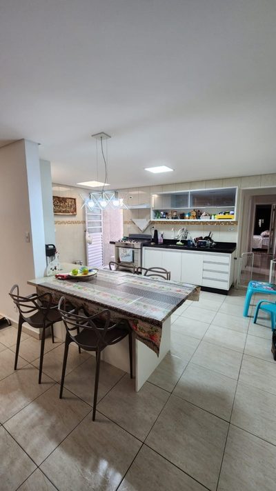 Casa, 3 quartos, 190 m² - Foto 2