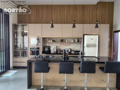 Casa, 3 quartos, 235 m² - Foto 2