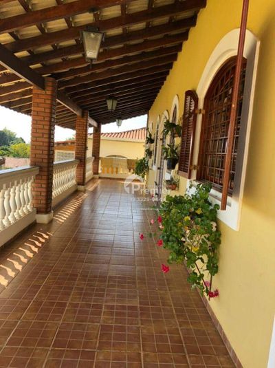 Chácara, 4 quartos, 2052 m² - Foto 1