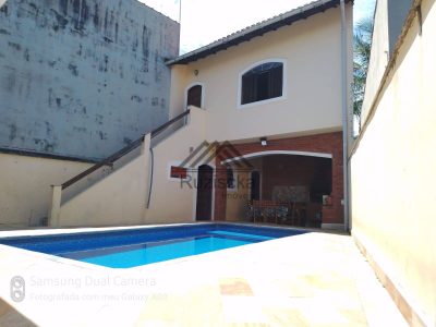 Casa, 4 quartos, 242 m² - Foto 1