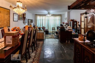 Casa, 3 quartos, 243 m² - Foto 1