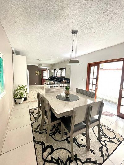 Casa, 3 quartos, 207 m² - Foto 1