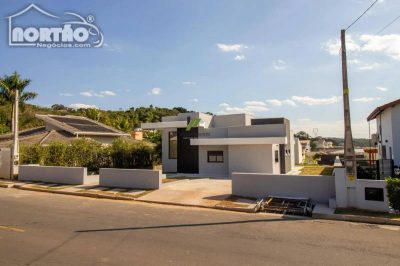 Casa, 6 quartos, 180 m² - Foto 3