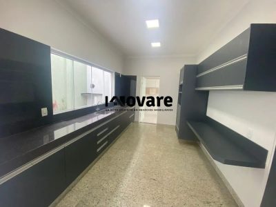 Casa, 3 quartos, 194 m² - Foto 1