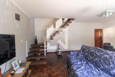 Casa, 3 quartos, 219 m² - Foto 1