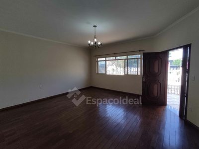 Casa, 3 quartos, 218 m² - Foto 1