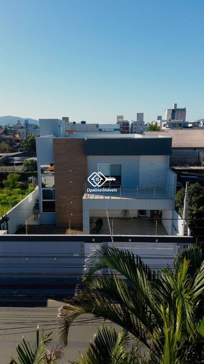 Casa, 4 quartos, 257 m² - Foto 1