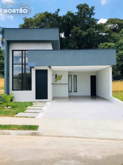 Casa, 5 quartos, 136 m² - Foto 1