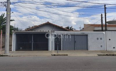 Casa, 4 quartos, 182 m² - Foto 1