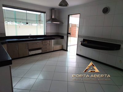 Apartamento, 3 quartos, 200 m² - Foto 1