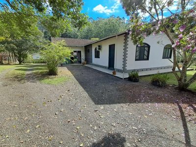 Chácara, 3 quartos, 179 m² - Foto 1