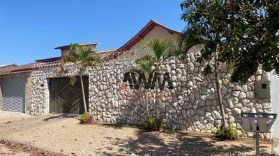 Casa, 3 quartos, 232 m² - Foto 1