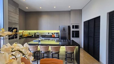 Casa, 3 quartos, 210 m² - Foto 1