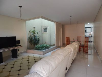 Casa, 3 quartos, 245 m² - Foto 1