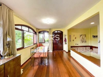 Casa, 3 quartos, 203 m² - Foto 1