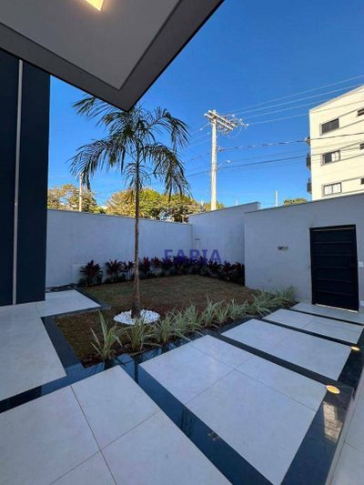 Casa, 4 quartos, 280 m² - Foto 1