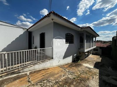 Casa, 6 quartos, 304 m² - Foto 1
