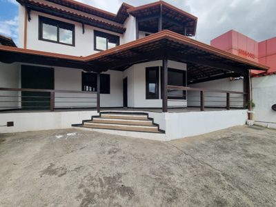 Casa, 4 quartos, 200 m² - Foto 1
