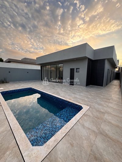 Casa, 3 quartos, 215 m² - Foto 1