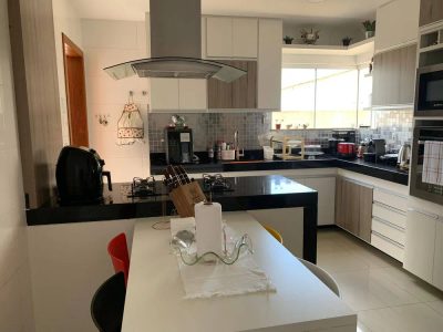 Casa, 4 quartos, 188 m² - Foto 1