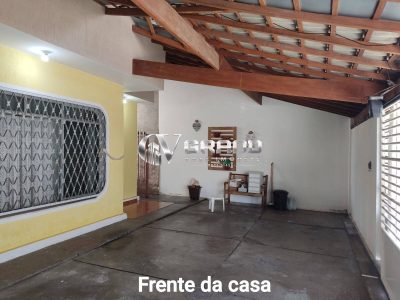 Casa, 3 quartos, 232 m² - Foto 1