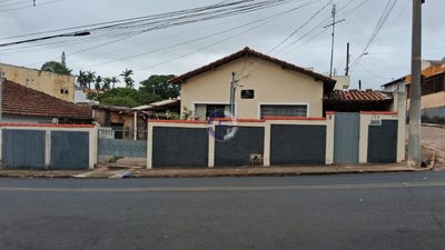 Casa, 4 quartos, 218 m² - Foto 1