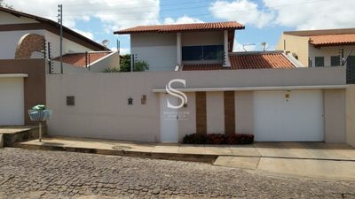 Casa, 3 quartos, 222 m² - Foto 1