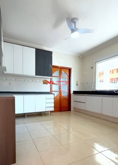 Sobrado, 3 quartos, 264 m² - Foto 2