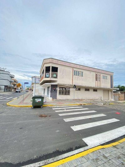 Casa, 4 quartos, 380 m² - Foto 1