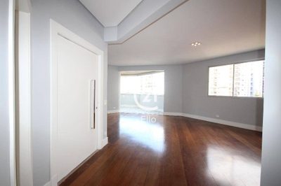 Apartamento, 3 quartos, 244 m² - Foto 2