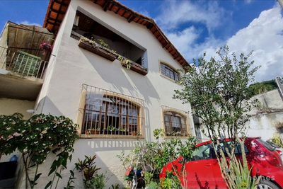 Casa, 6 quartos, 215 m² - Foto 1