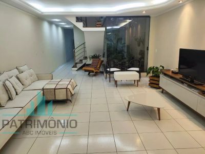 Sobrado, 3 quartos, 420 m² - Foto 1