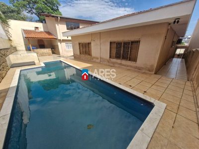 Casa, 3 quartos, 259 m² - Foto 1