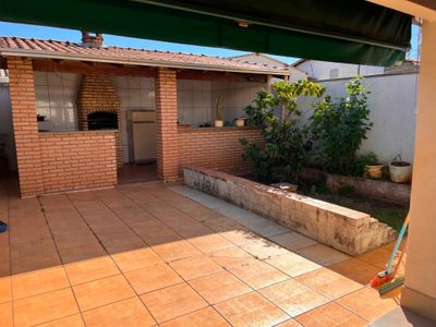 Casa, 4 quartos, 248 m² - Foto 1