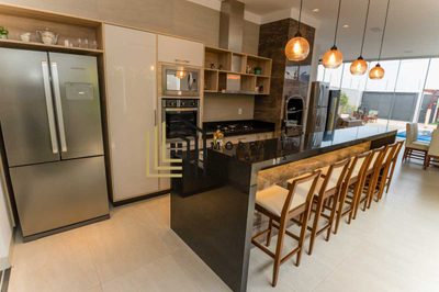 Casa, 3 quartos, 215 m² - Foto 1