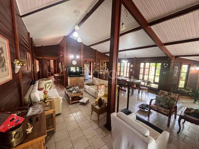 Casa, 3 quartos, 238 m² - Foto 1