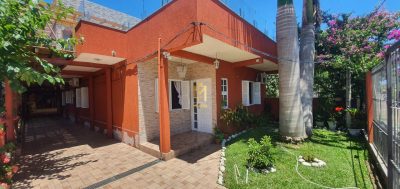 Casa, 4 quartos, 200 m² - Foto 1