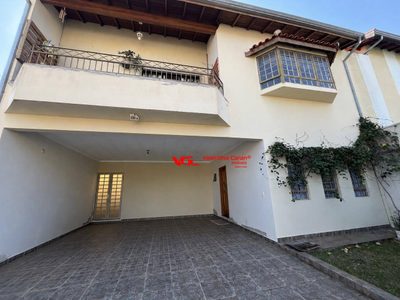 Sobrado, 3 quartos, 199 m² - Foto 1