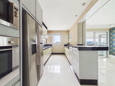 Apartamento, 3 quartos, 260 m² - Foto 2