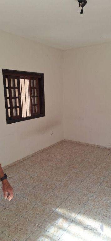 Casa, 3 quartos, 210 m² - Foto 4