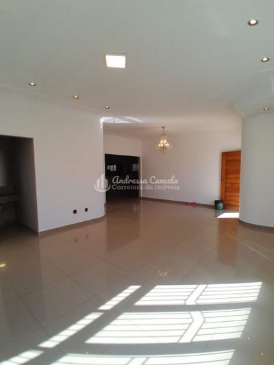Casa, 3 quartos, 245 m² - Foto 3