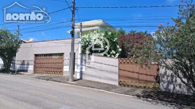 Casa, 5 quartos, 150 m² - Foto 1
