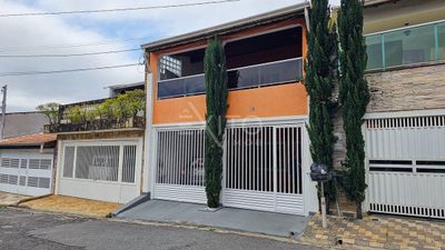Casa, 3 quartos, 221 m² - Foto 1
