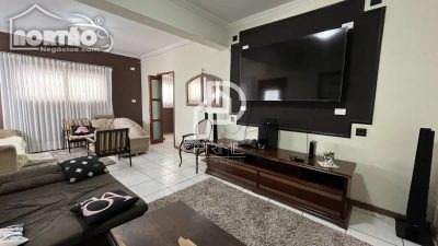 Casa, 6 quartos, 195 m² - Foto 1